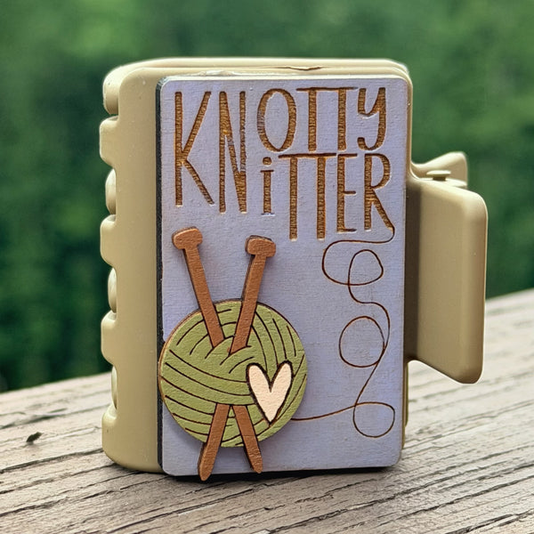 Knotty Knitter 2” Hair Clip